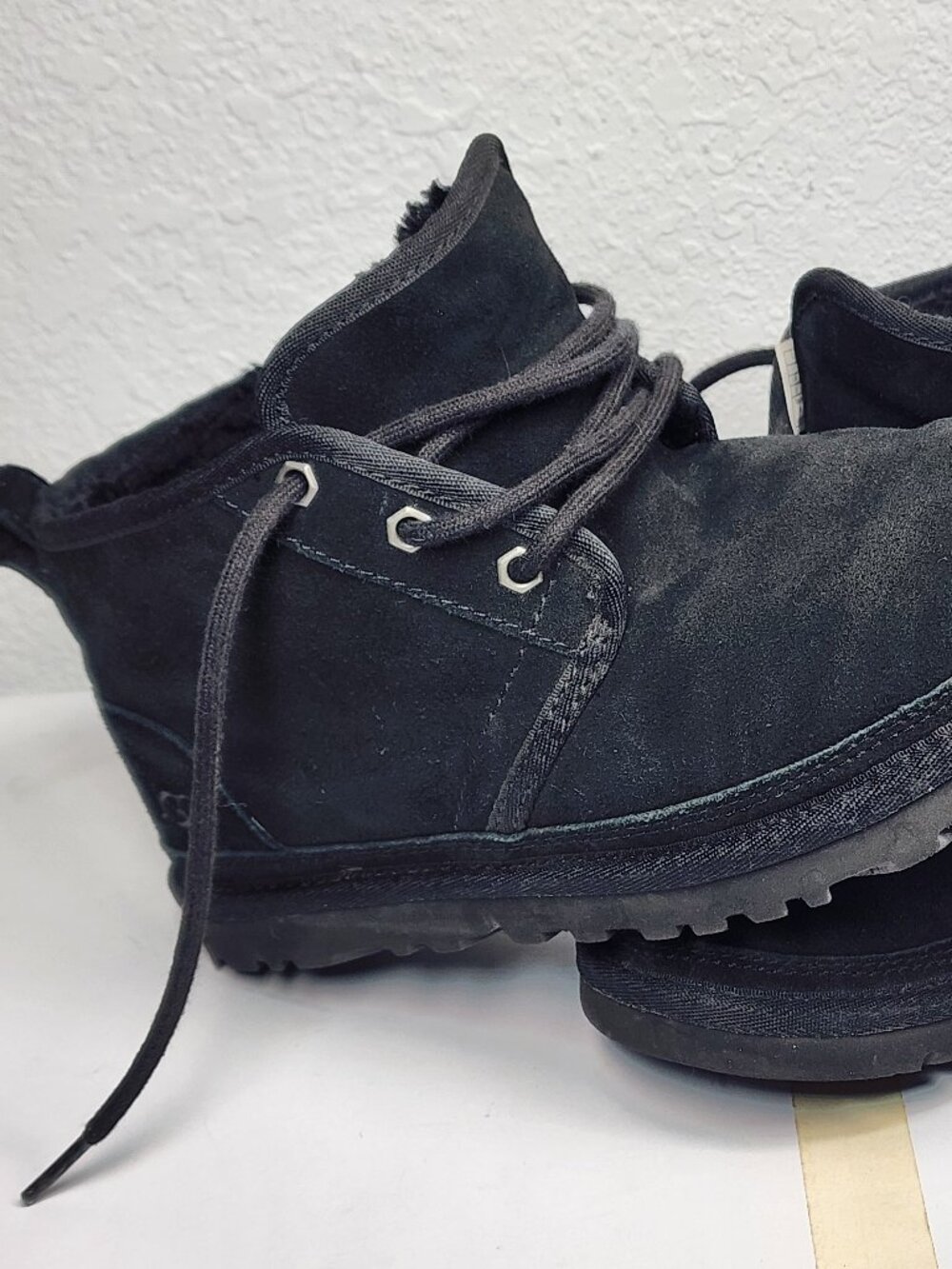 UGG Neumel Womens 8 Black Suede Shearling Chukka Boots Lace Up Ankle Shoes EX